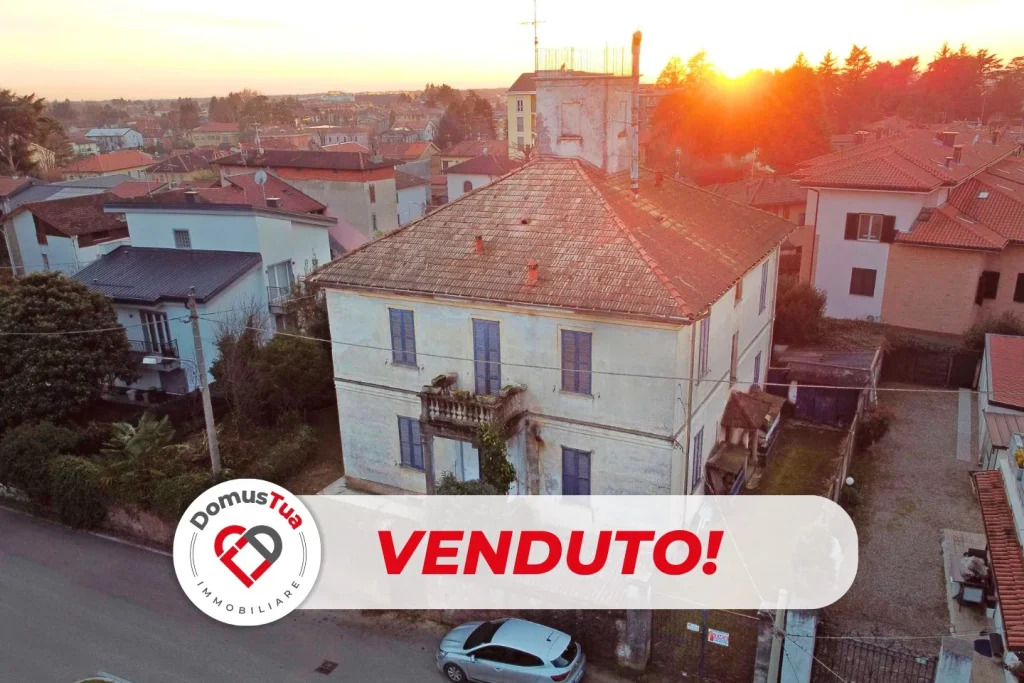 Ampia Villa da Ristrutturare: Un'Opportunità Unica. — foto 1