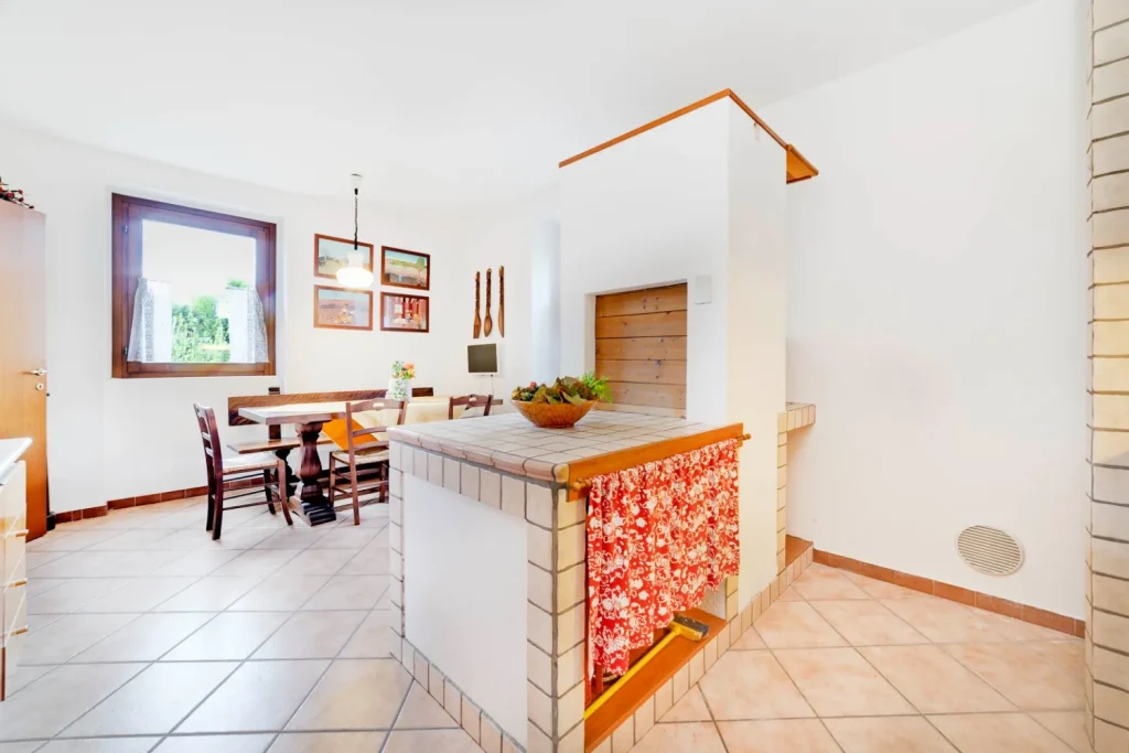 Porzione indipendente di bifamiliare con giardino — foto 19