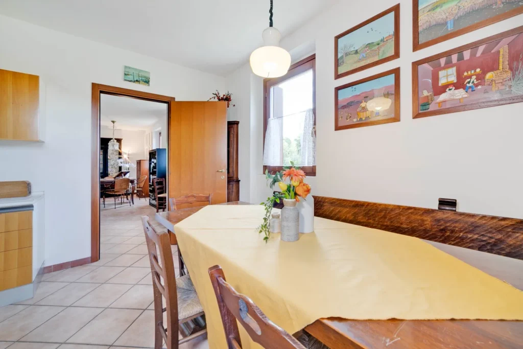Porzione indipendente di bifamiliare con giardino — foto 21