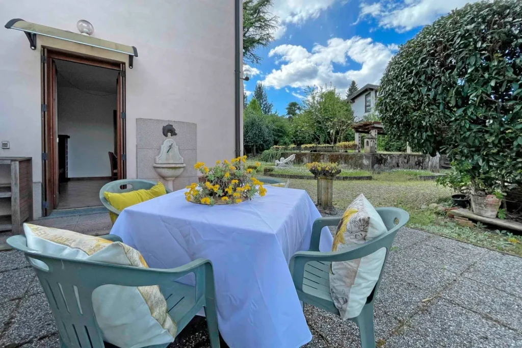Porzione indipendente di bifamiliare con giardino — foto 31