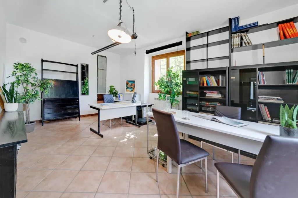 Porzione indipendente di bifamiliare con giardino — foto 9
