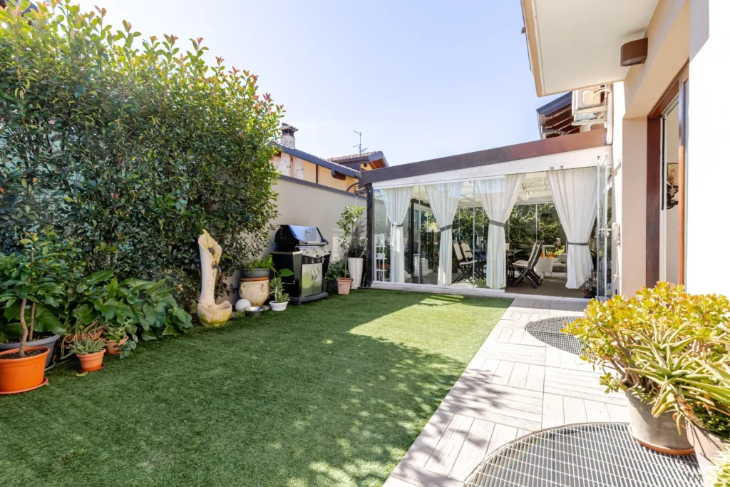 Villetta moderna con serra bioclimatica e piscina — foto 29