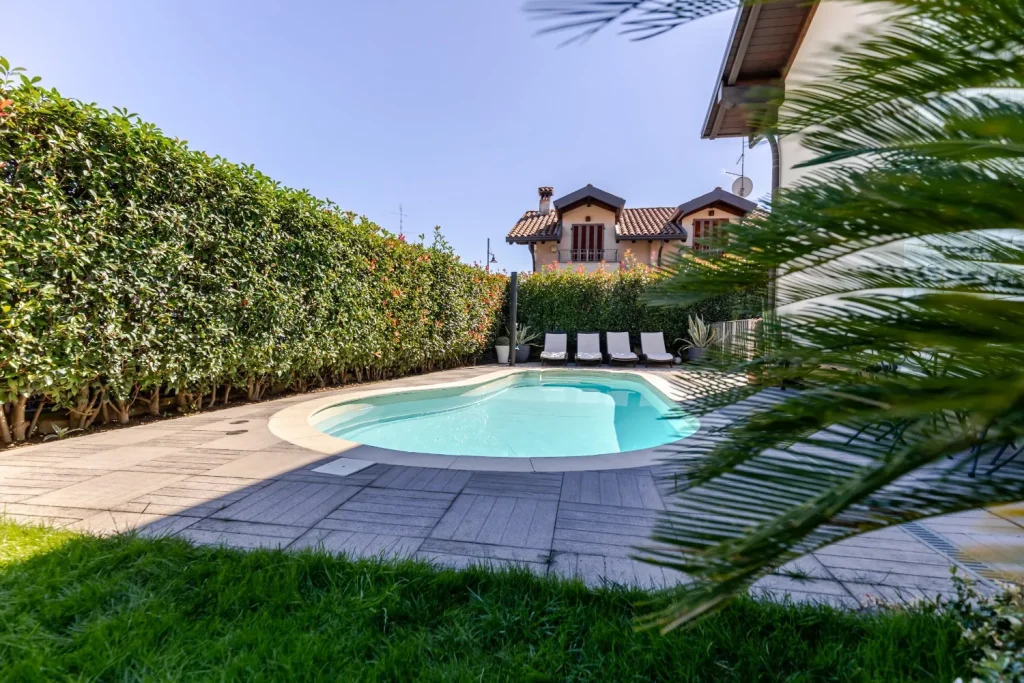 Villetta moderna con serra bioclimatica e piscina — foto 32
