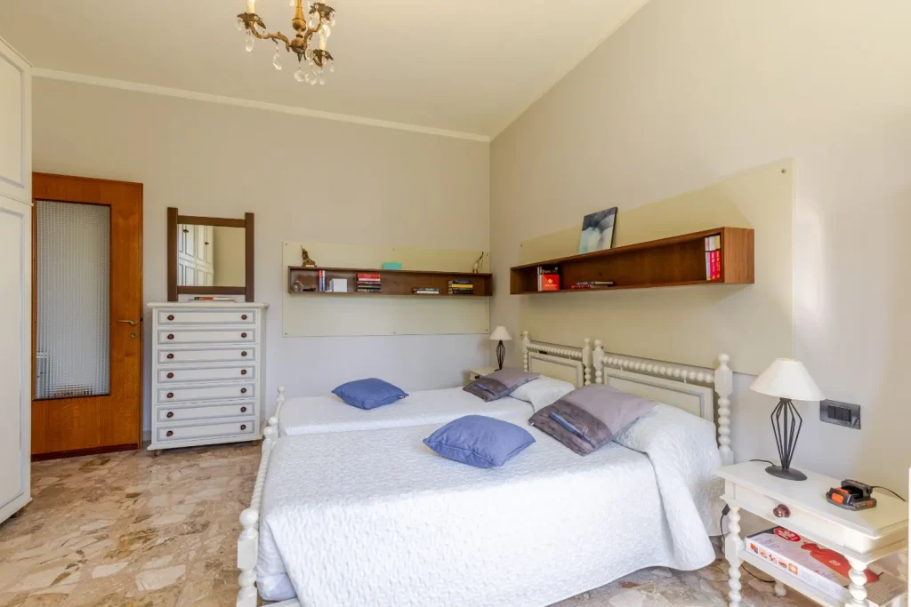 Villa Mozart: tre livelli di eleganza e ampi terrazzi — foto 35