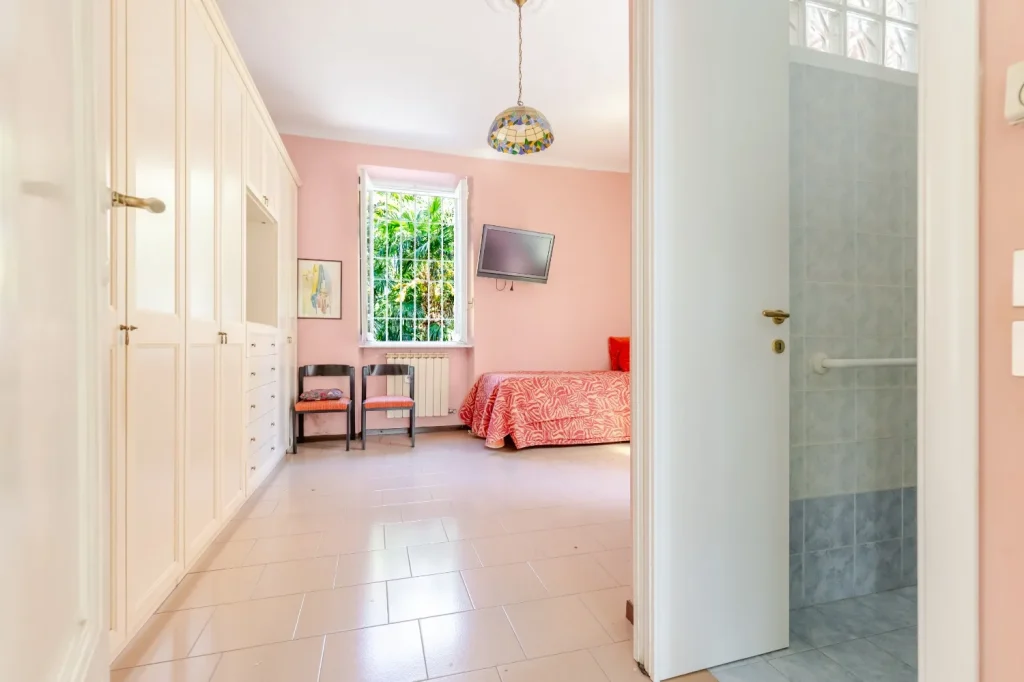 Intera proprietà da ristrutturare con giardino — foto 11