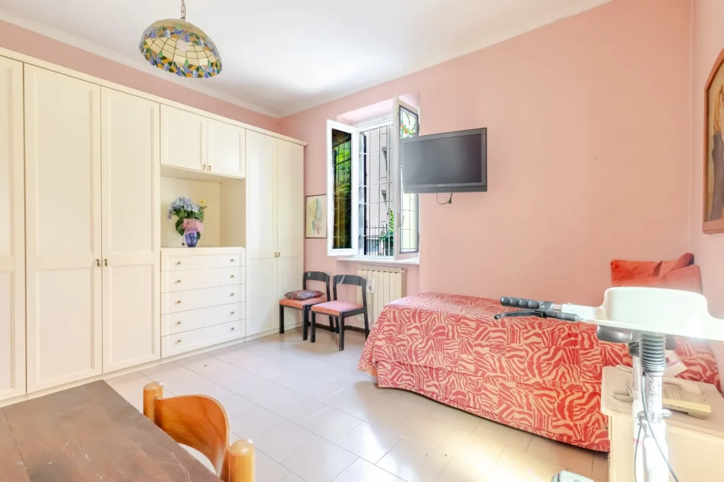 Intera proprietà da ristrutturare con giardino — foto 14