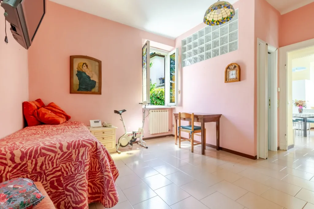 Intera proprietà da ristrutturare con giardino — foto 16