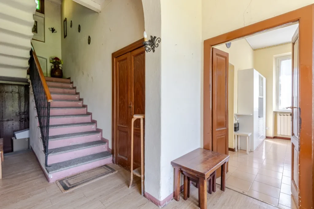 Intera proprietà da ristrutturare con giardino — foto 19