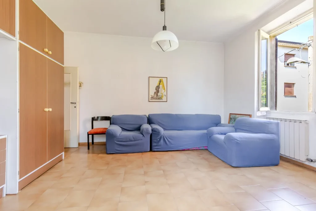 Intera proprietà da ristrutturare con giardino — foto 23