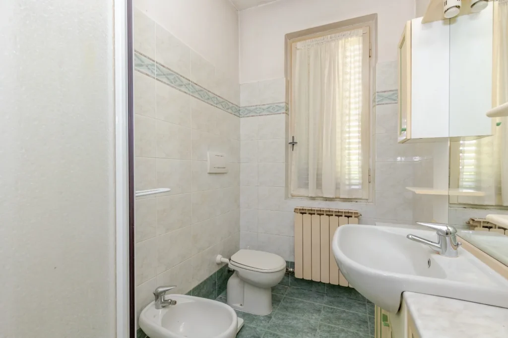 Intera proprietà da ristrutturare con giardino — foto 24