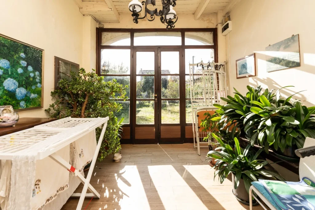 Intera proprietà da ristrutturare con giardino — foto 4