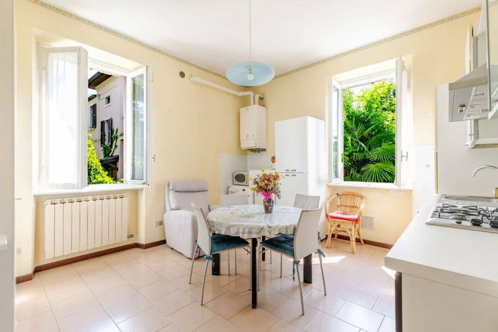 Intera proprietà da ristrutturare con giardino — foto 5