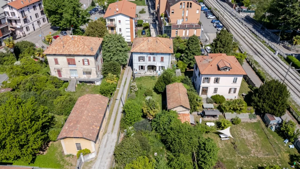 Intera proprietà da ristrutturare con giardino — foto 52
