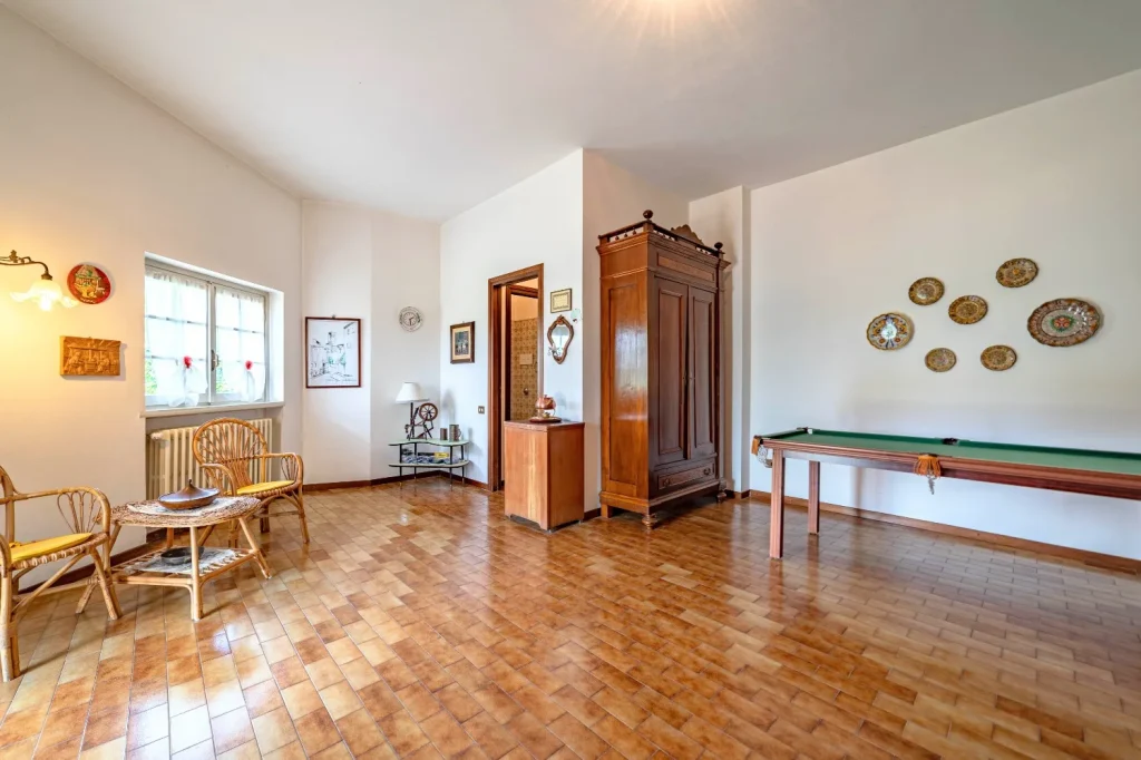 Ampia villa plurifamiliare per più nuclei familiari — foto 11