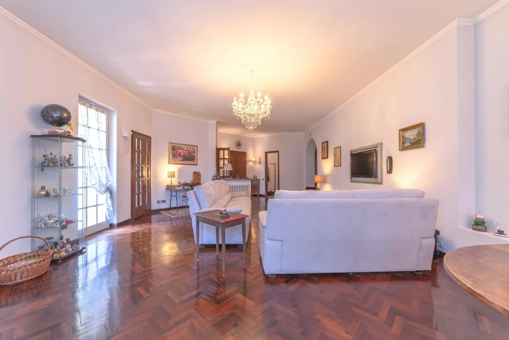 Ampia villa plurifamiliare per più nuclei familiari — foto 20