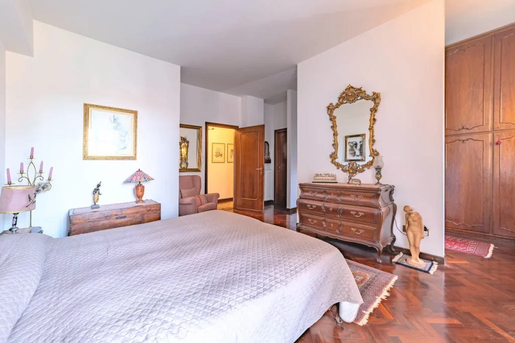 Ampia villa plurifamiliare per più nuclei familiari — foto 45