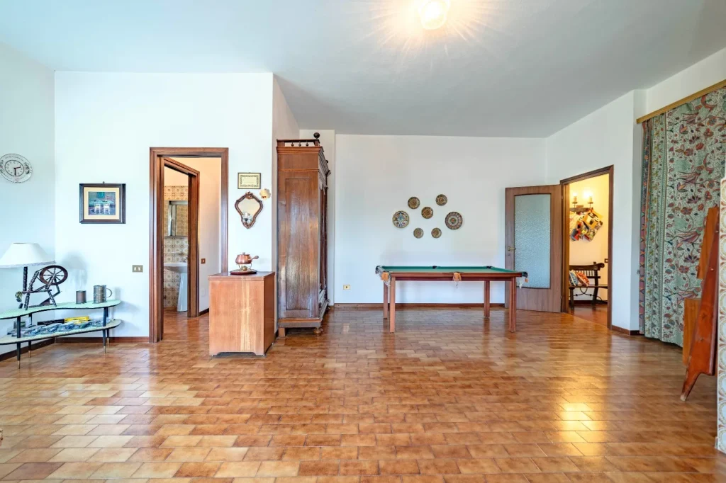 Ampia villa plurifamiliare per più nuclei familiari — foto 10