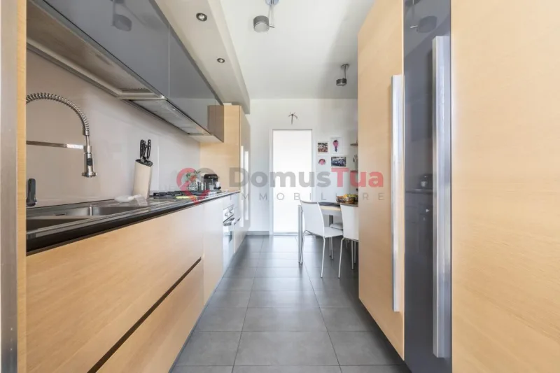 MODERNO, CENTRALE, RAFFINATO QUADRILOCALE CON DOPPI SERVIZI SUPER ACCESSORIATO — foto 19