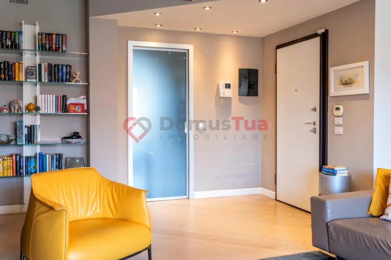 MODERNO, CENTRALE, RAFFINATO QUADRILOCALE CON DOPPI SERVIZI SUPER ACCESSORIATO — foto 3