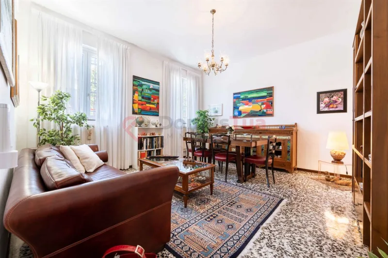 CASA SEMINDIPENDENTE SU DUE LIVELLI CON GIARDINO DI PROPRIETÀ — foto 2