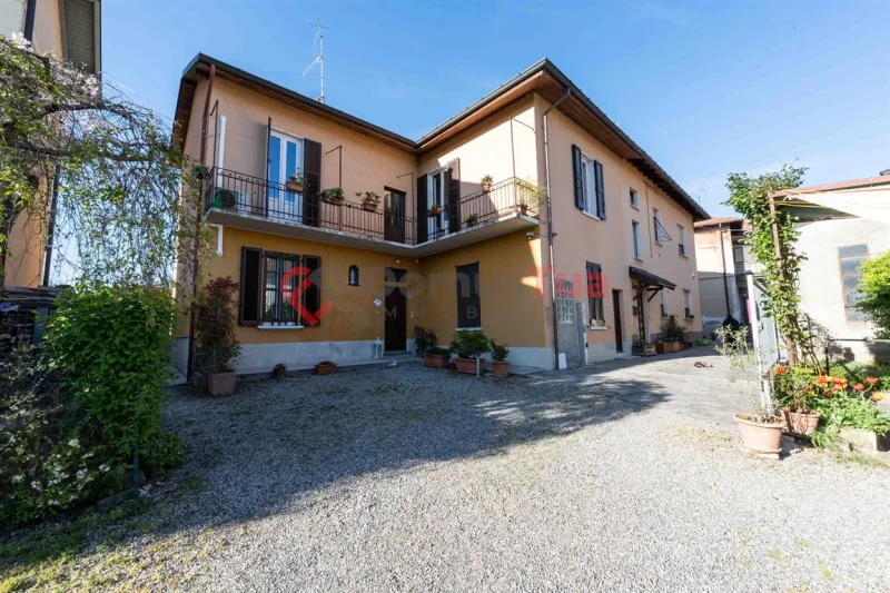 CASA SEMINDIPENDENTE SU DUE LIVELLI CON GIARDINO DI PROPRIETÀ — foto 30