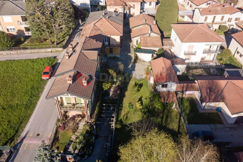 CASA SEMINDIPENDENTE SU DUE LIVELLI CON GIARDINO DI PROPRIETÀ — foto 32