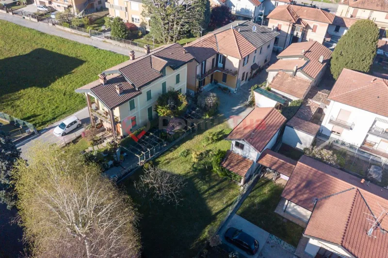 CASA SEMINDIPENDENTE SU DUE LIVELLI CON GIARDINO DI PROPRIETÀ — foto 33