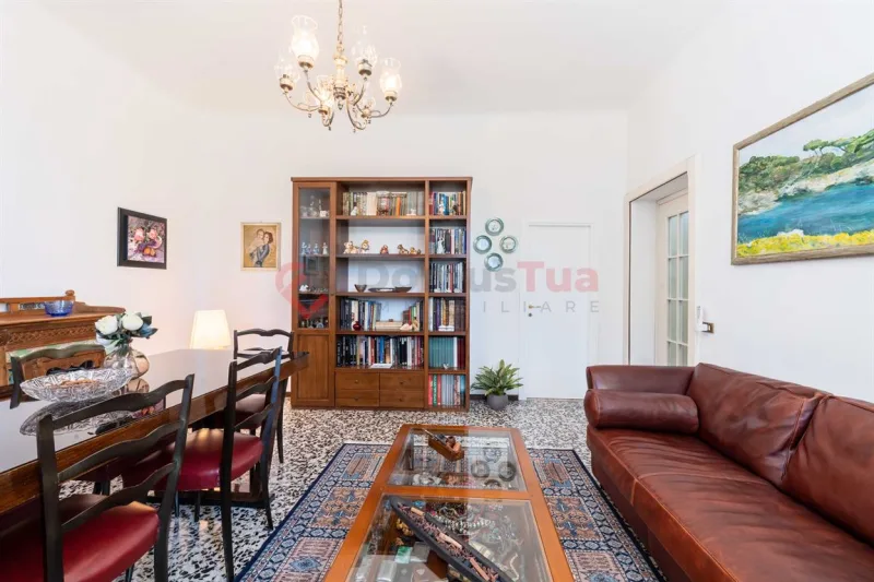 CASA SEMINDIPENDENTE SU DUE LIVELLI CON GIARDINO DI PROPRIETÀ — foto 5