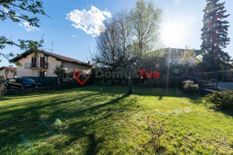 CASA SEMINDIPENDENTE SU DUE LIVELLI CON GIARDINO DI PROPRIETÀ — foto 8