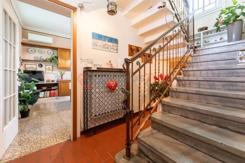 CASA SEMINDIPENDENTE SU DUE LIVELLI CON GIARDINO DI PROPRIETÀ — foto 9