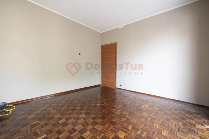 TRILOCALE TRASFORMABILE IN QUADRILOCALE CON AMPISSIMO BOX DI 42 m² — foto 16