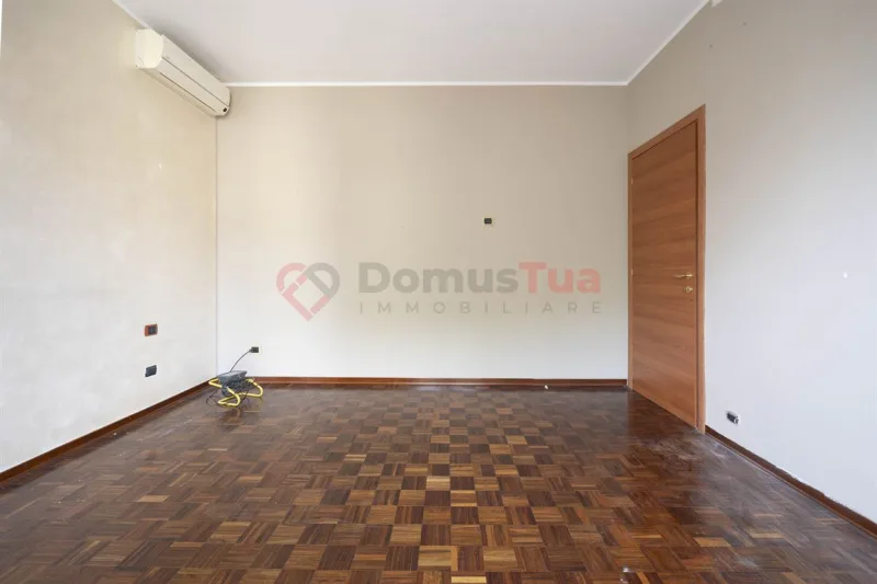 TRILOCALE TRASFORMABILE IN QUADRILOCALE CON AMPISSIMO BOX DI 42 m² — foto 17