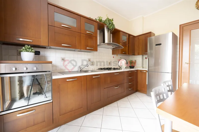 TRILOCALE TRASFORMABILE IN QUADRILOCALE CON AMPISSIMO BOX DI 42 m² — foto 10