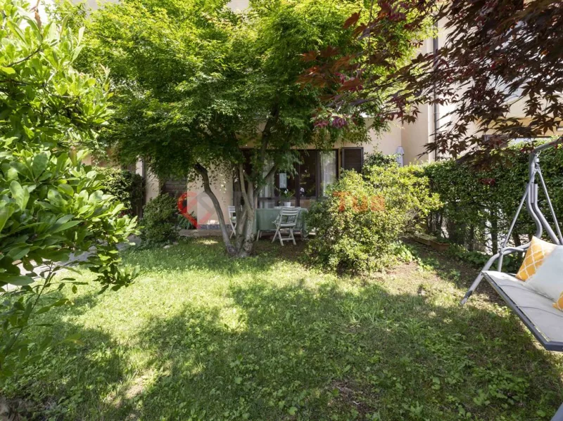 VILLETTA A SCHIERA CON AMPIO GIARDINO E BOX DOPPIO — foto 16