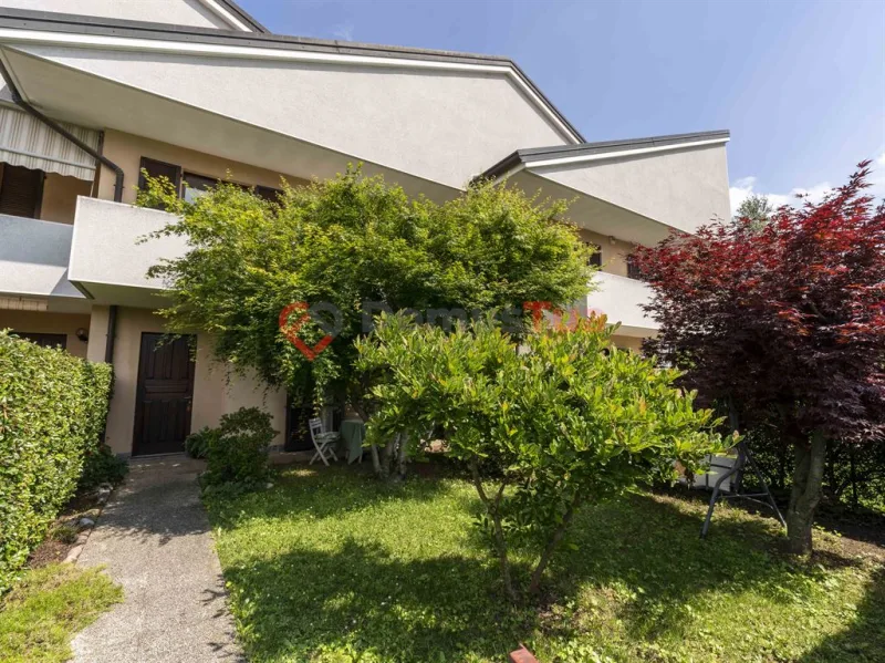 VILLETTA A SCHIERA CON AMPIO GIARDINO E BOX DOPPIO — foto 3