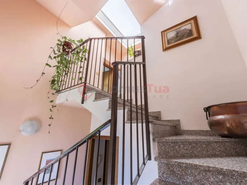 VILLETTA A SCHIERA CON AMPIO GIARDINO E BOX DOPPIO — foto 35