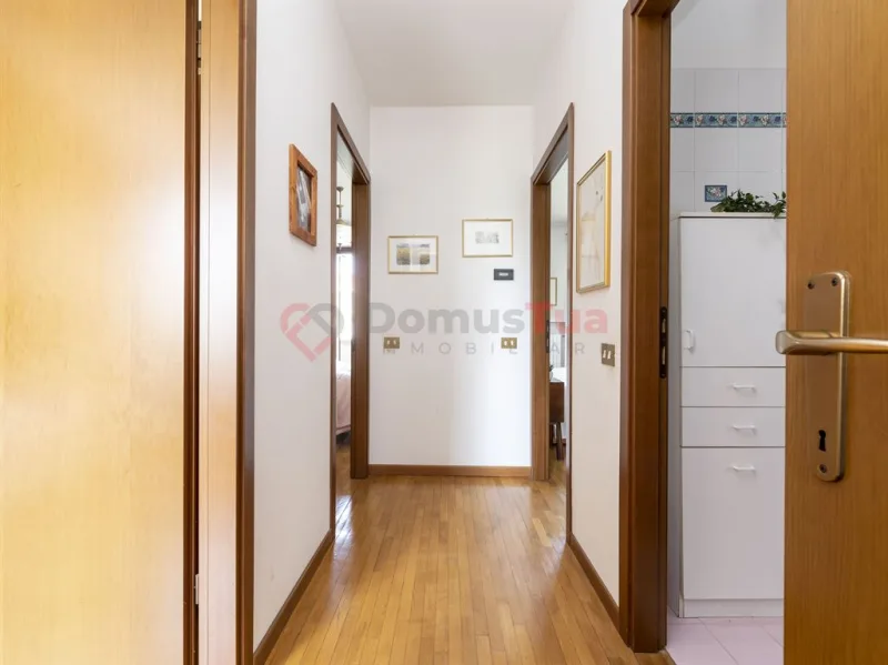 VILLETTA A SCHIERA CON AMPIO GIARDINO E BOX DOPPIO — foto 36
