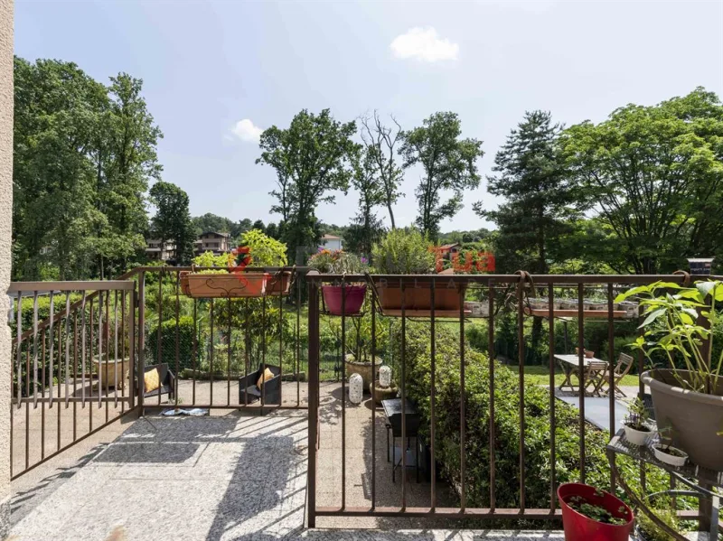 VILLETTA A SCHIERA CON AMPIO GIARDINO E BOX DOPPIO — foto 37