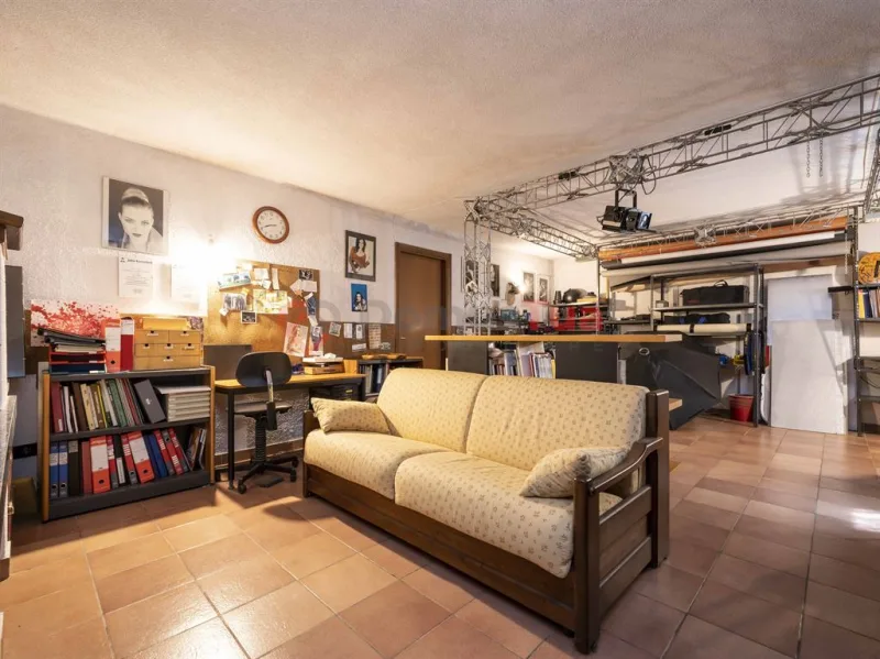 VILLETTA A SCHIERA CON AMPIO GIARDINO E BOX DOPPIO — foto 38