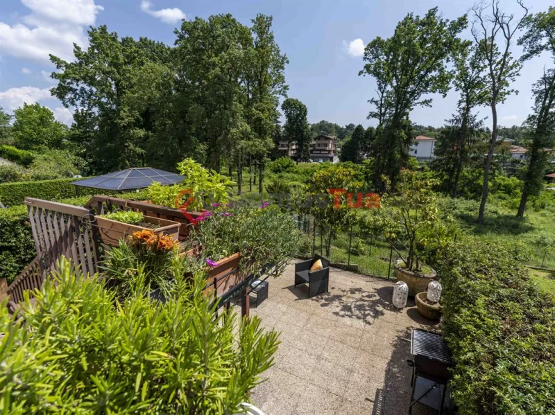 VILLETTA A SCHIERA CON AMPIO GIARDINO E BOX DOPPIO — foto 10