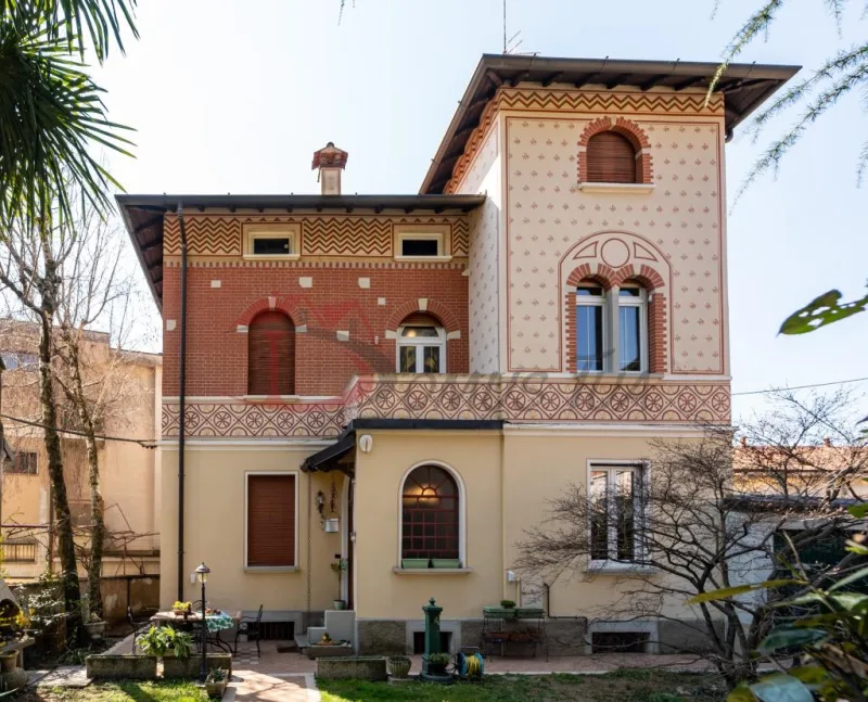 VILLA SINGOLA IN POSIZIONE CENTRALE — foto 2