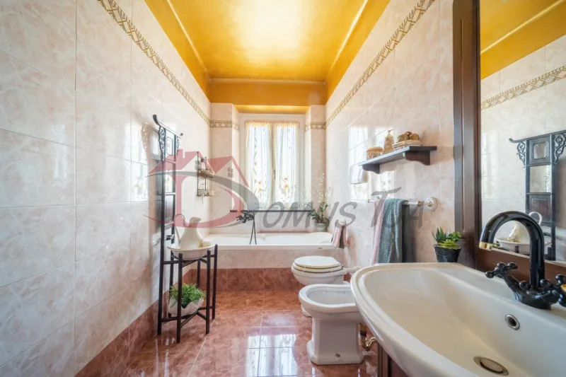 VILLA SINGOLA IN POSIZIONE CENTRALE — foto 17