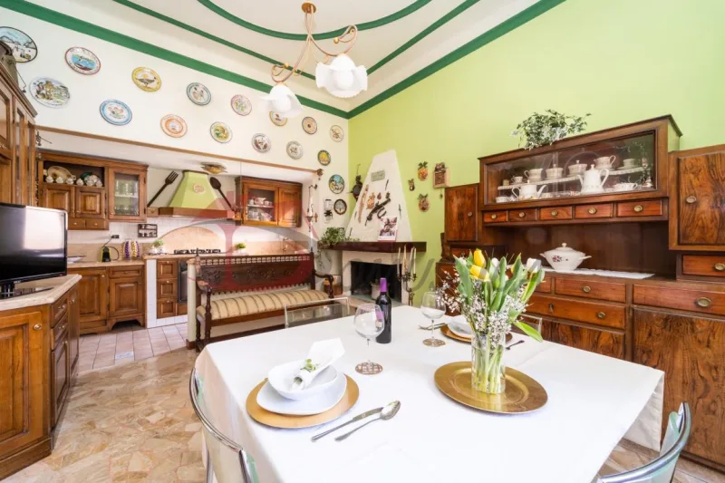 VILLA SINGOLA IN POSIZIONE CENTRALE — foto 7