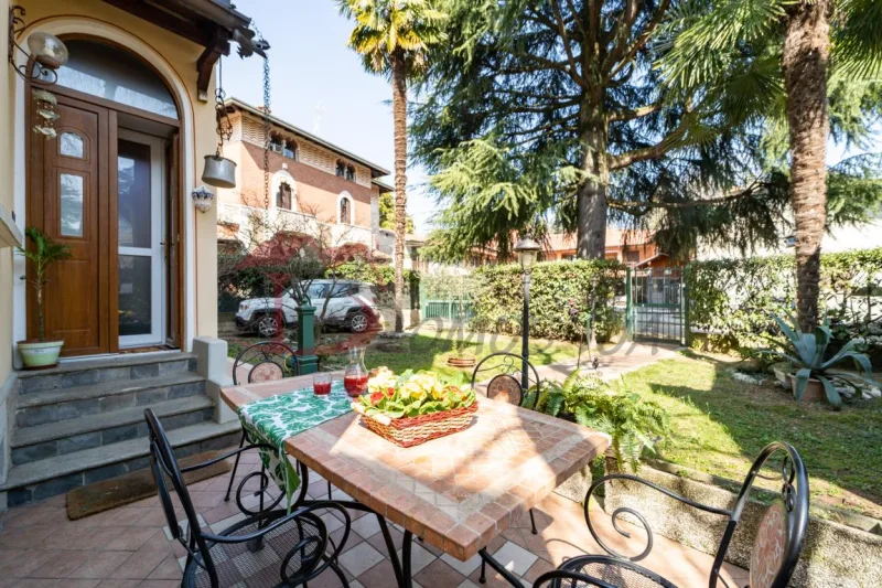 VILLA SINGOLA IN POSIZIONE CENTRALE — foto 8