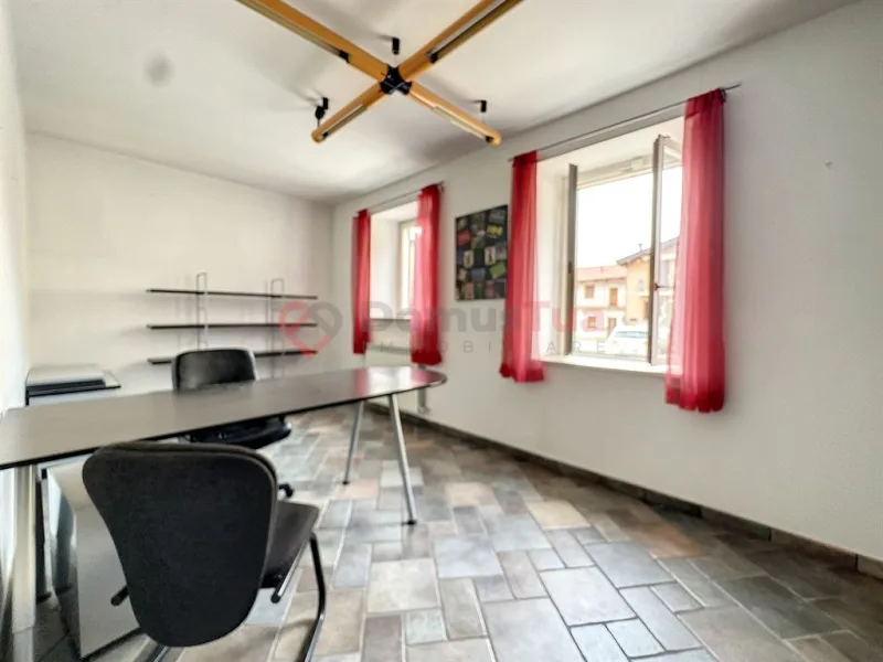UFFICIO/STUDIO MEDICO DI 80 m2 E FACILMENTE ACCESSIBILE — foto 15