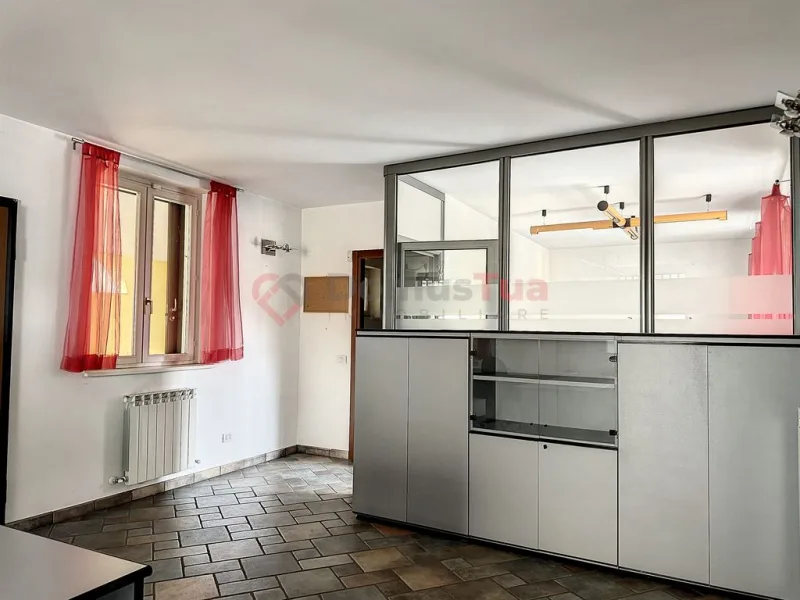 UFFICIO/STUDIO MEDICO DI 80 m2 E FACILMENTE ACCESSIBILE — foto 19