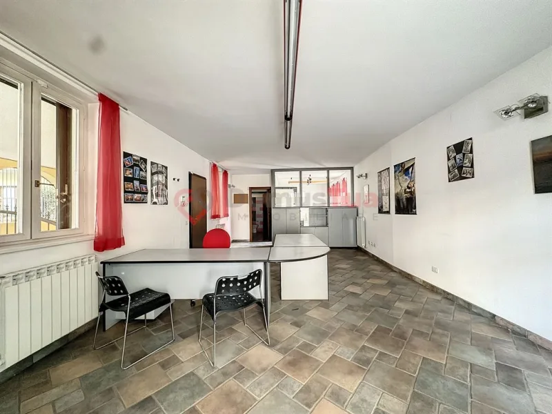 UFFICIO/STUDIO MEDICO DI 80 m2 E FACILMENTE ACCESSIBILE — foto 4