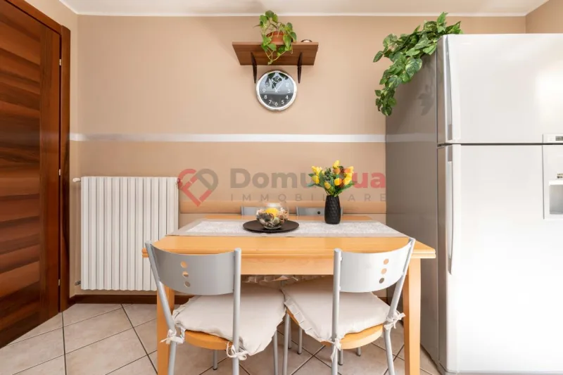 TRILOCALE SEMINDIPENDENTE CON AREA ESTERNA DI PROPRIETÀ! — foto 12