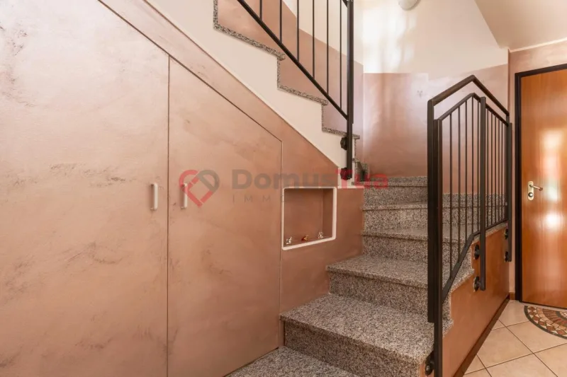 TRILOCALE SEMINDIPENDENTE CON AREA ESTERNA DI PROPRIETÀ! — foto 15