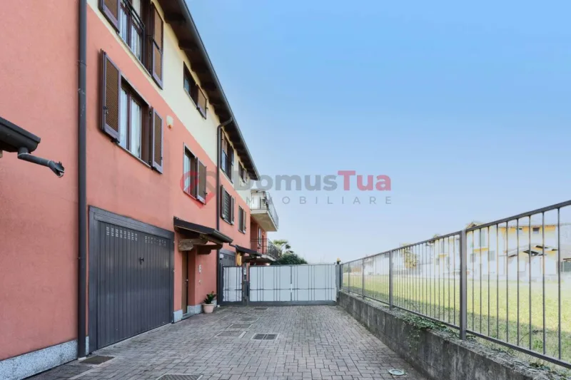 TRILOCALE SEMINDIPENDENTE CON AREA ESTERNA DI PROPRIETÀ! — foto 32